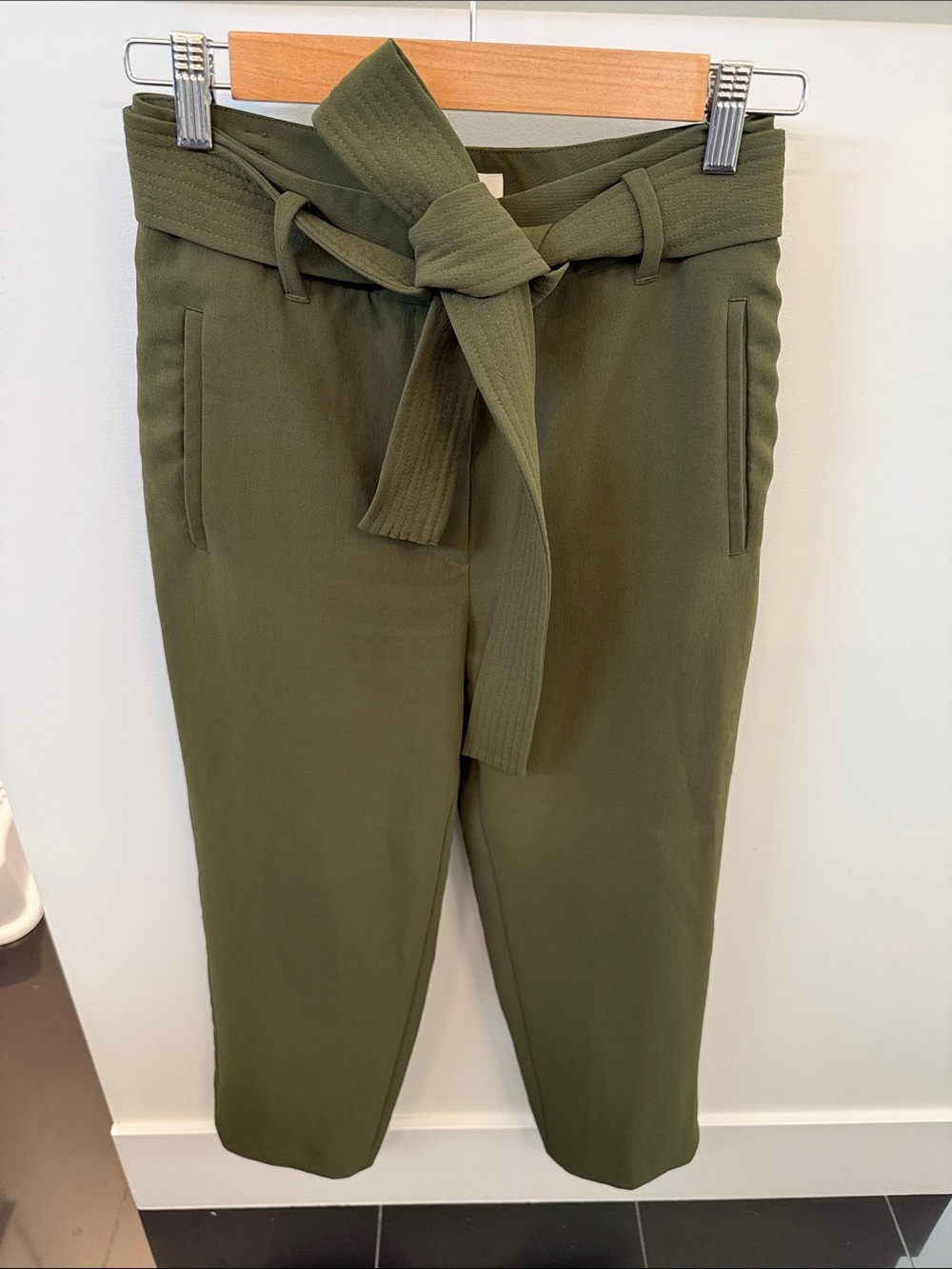Wilfred from Aritzia Olive Tie-Waist Pants - Women size 4